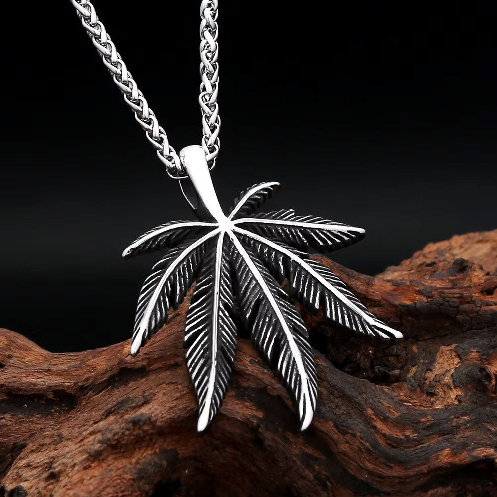 Men'S Vacation Accessories - Vintage Dark Hemp Leaf Pendant Necklace
